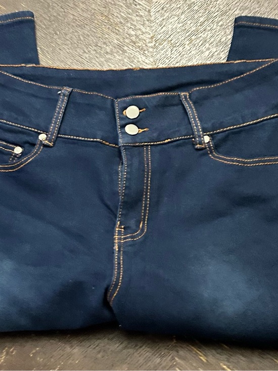 The Unbranded Brand Denim - NWT T & Y denim jean Capris in size 17-18 Women’s Dark Blue High-Waist Jeans